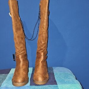 Torrid 11WW Lug Stacked Heel Buckle Knee Boot (WW) Cognac